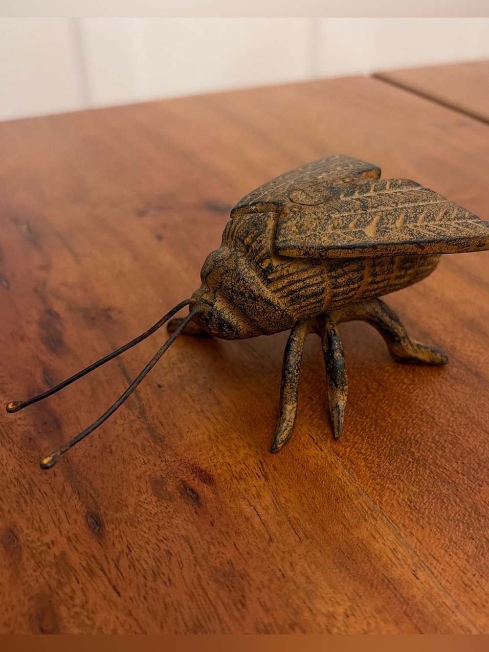 Vintage Style Cast Iron Bumble Bee Fly Insect Figurine Rustic Garden Paperweight